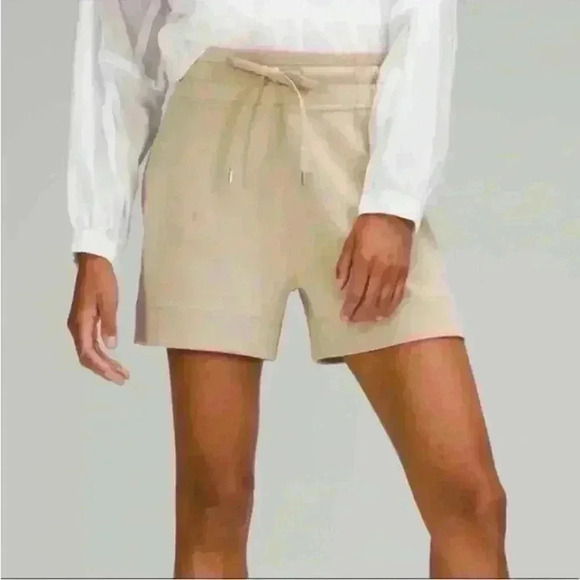 Lululemon women shorts - Picture 1 of 8